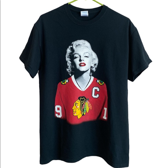 Gildan Other - Marilyn Monroe Blackhawks t-shirt
